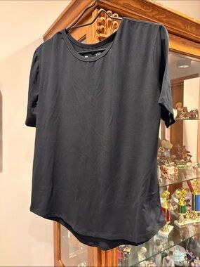 Classic Black Short Sleeve Crewneck Tee - ZYIA